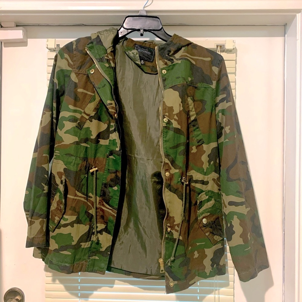 Hooded green camo jacket size M